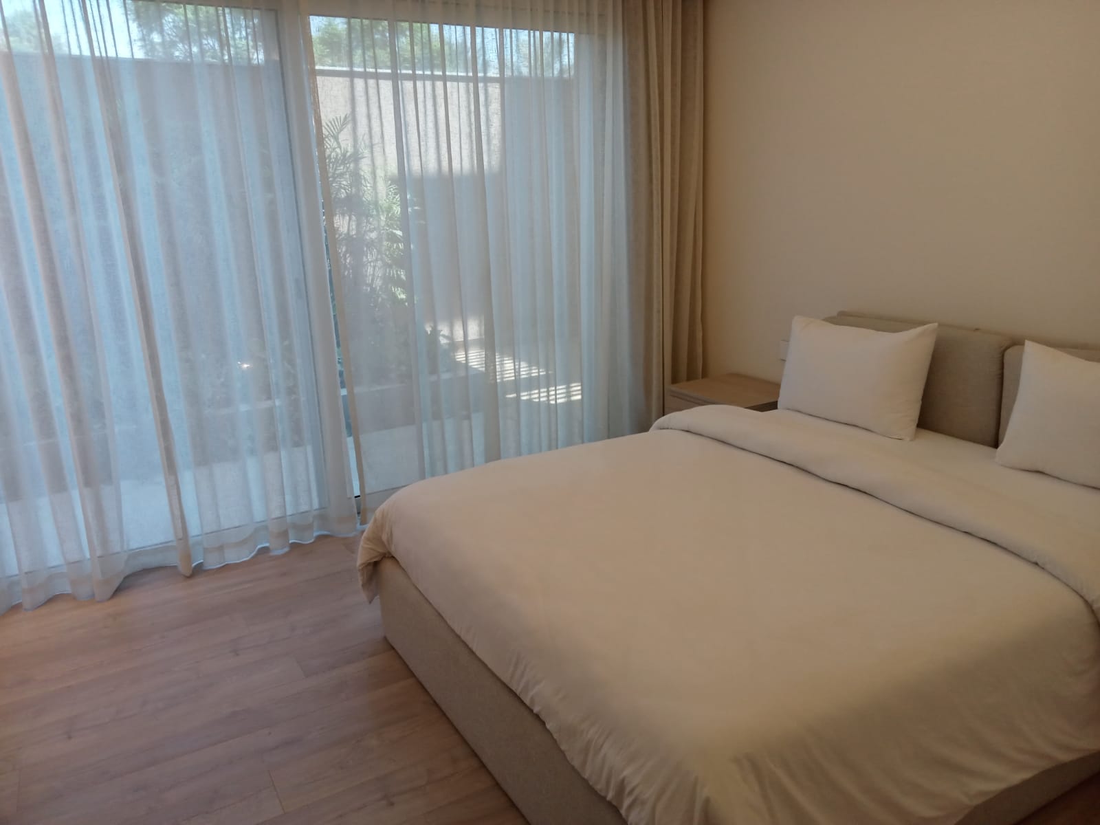 2 bedroom with English court