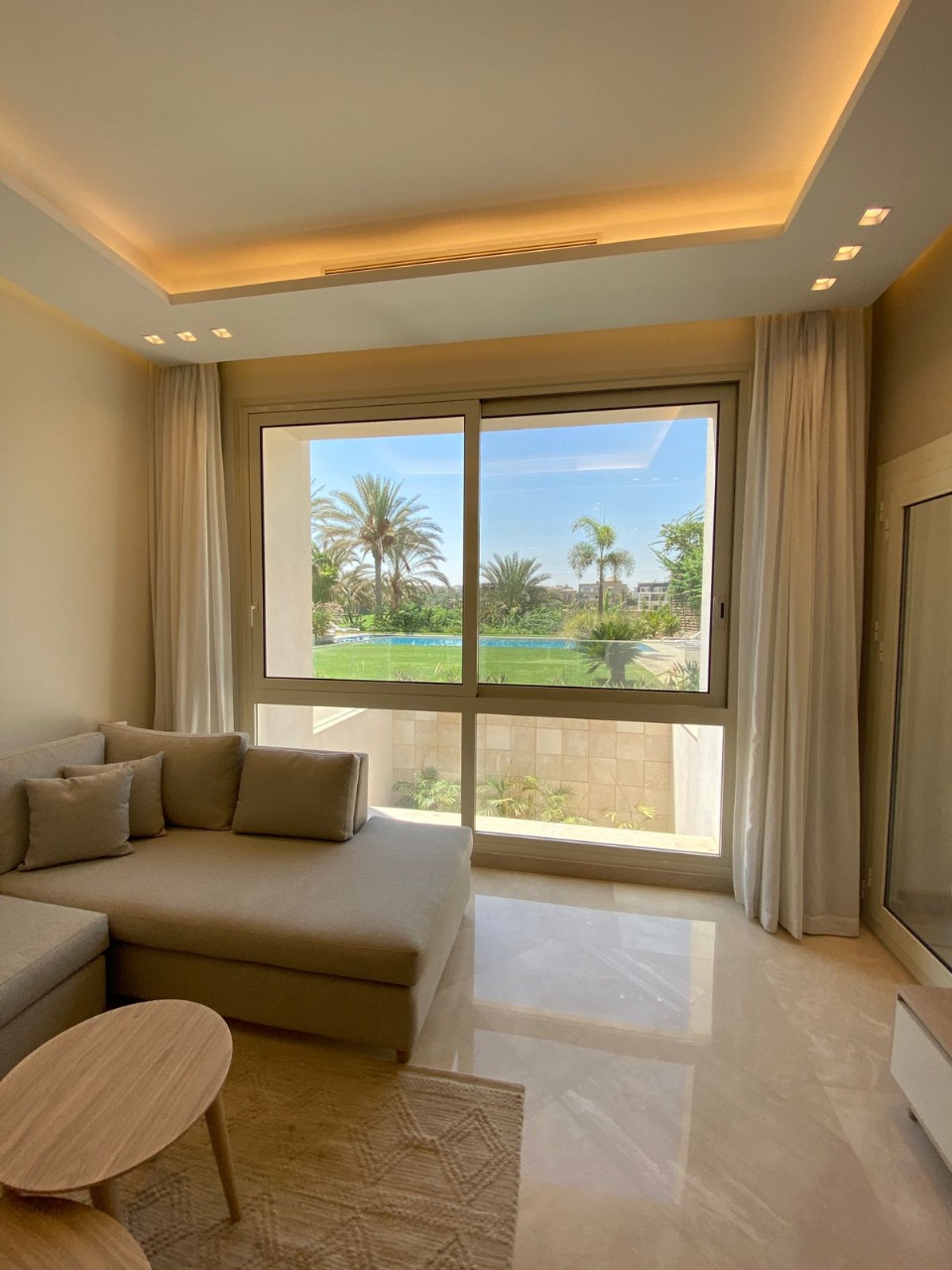 2  Bedroom with private access to pool 