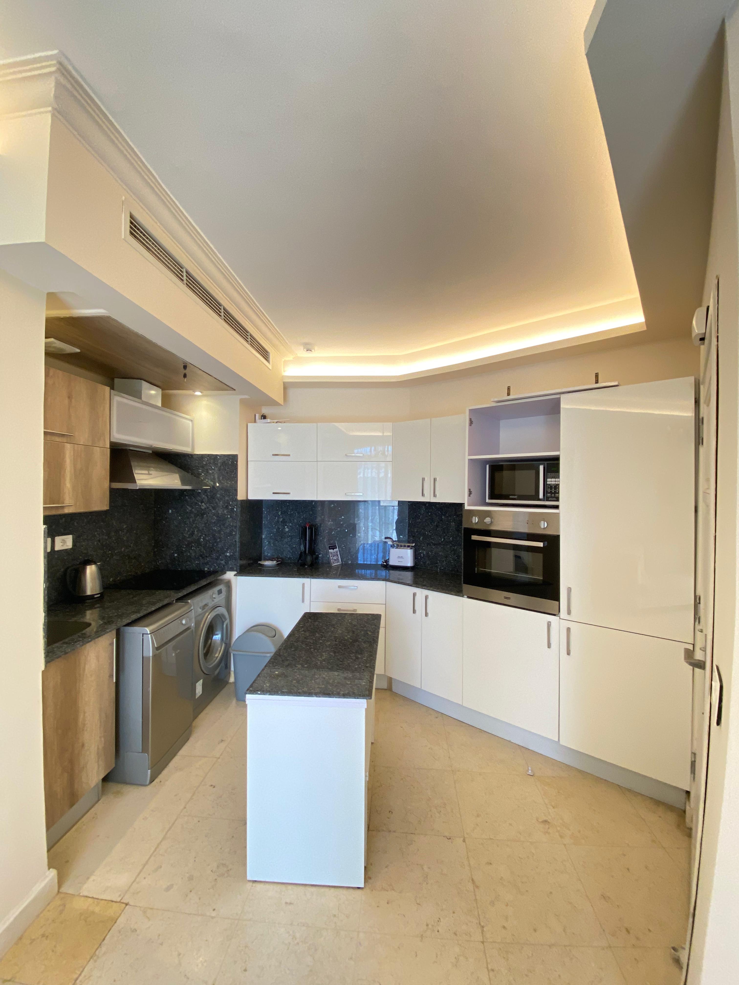 Studio with big kitchen 
