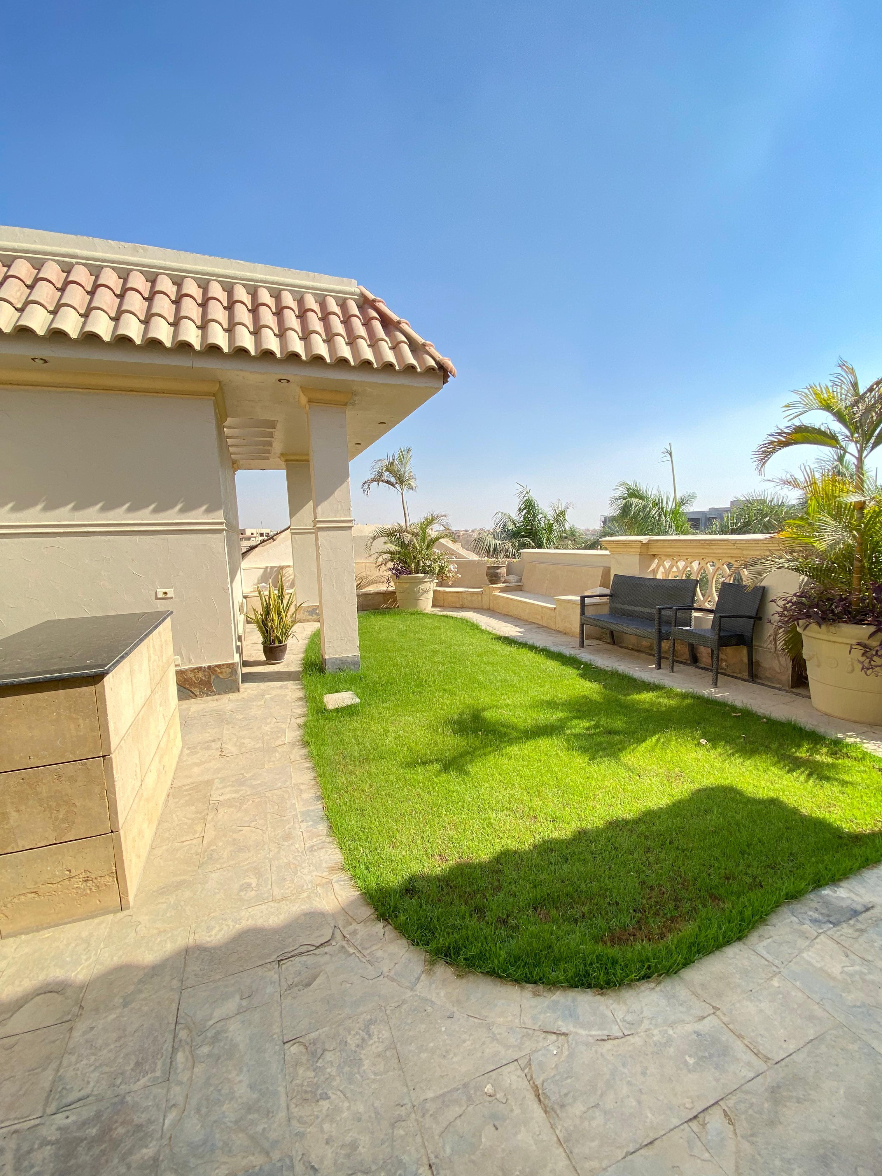 2 Bedroom Penthouse with a private garden 